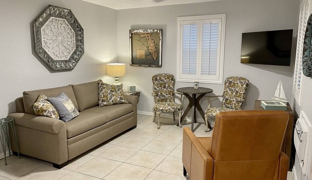 Quaint Florida Beach Bungalow. Centrally Located, Steps From Beach.