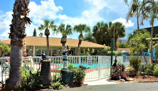Quaint Madeira Beach Cottage with Heated Pool