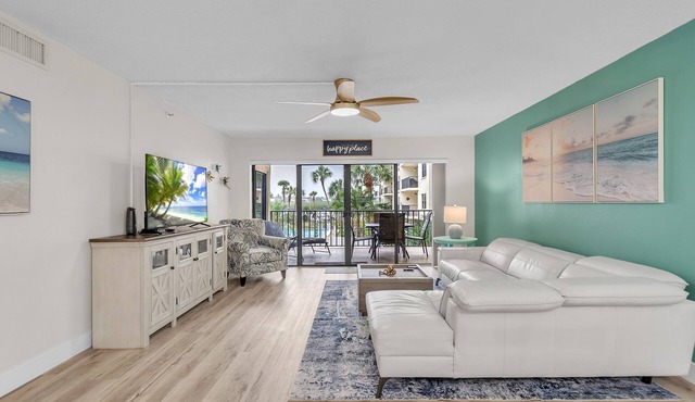 ☀Quick Walk To Beach🌴Large Pool Deck-Pool/Hot Tub/Chairs🐬Golden Shores 210🐠