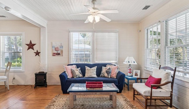 Red Top Cottage - Pet-Friendly St Simons Island Rental Near Beach & Village