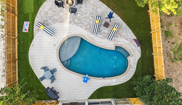 ✨ Remodeled~ Short Walk to the Beach | Private Heated Pool | Bikes | Game Room 🕹️