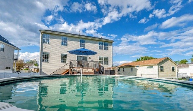 Renovated 6 Bedroom w Pool, Large Backyard, Walk to Beach, Near Cape May