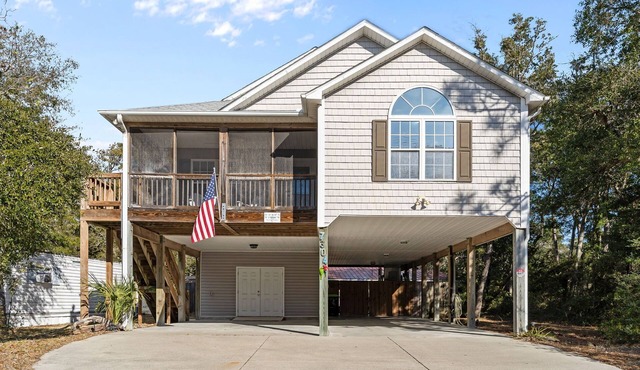 Renovated Oak Island Beach House – Pet Friendly and 400 Steps to Beach Access