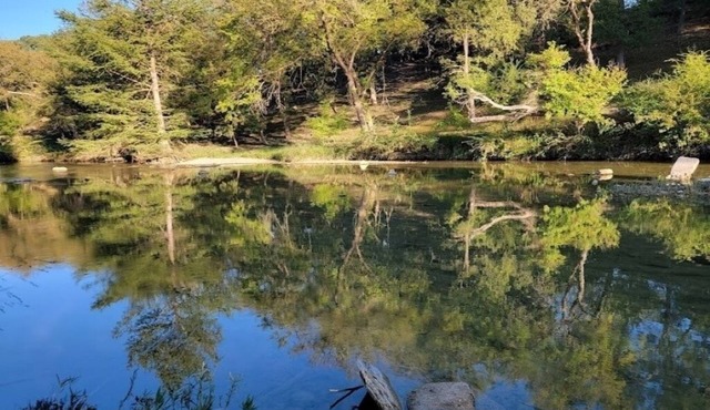 River 5 - Riverfront Farmhouse - Guadalupe River - Recent Renovation