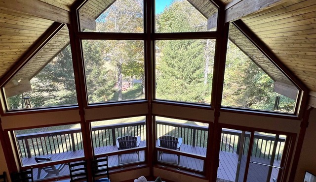 River Ridge B-28 Riverfront, firepit, jacuzzi.