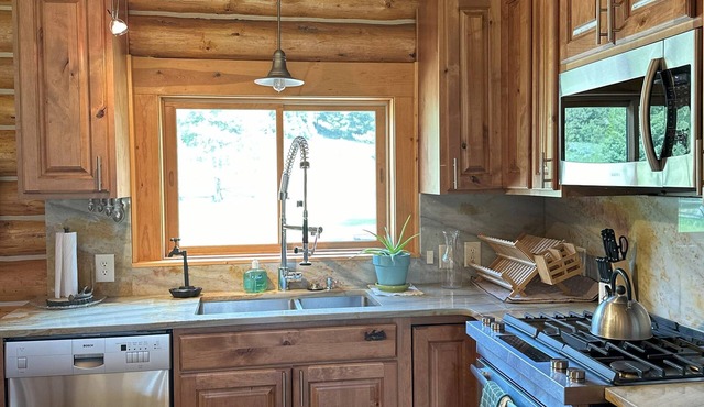 RIVERfront Cabin under the BIG SKY