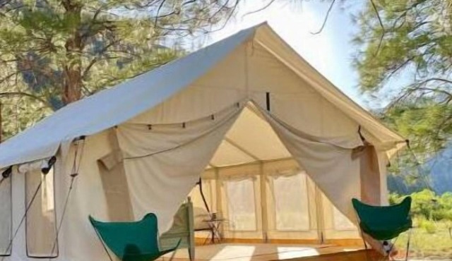 Riverfront Deluxe Glamping, Breakfast Included, Sleeps 4-5