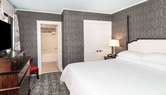 Robert Johnson Suite | 0.2mi to William Paca House & 0.3mi to USNA
