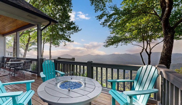 Rose Cottage: Panoramic Mtn Views, Stunning Terrace + Firepit