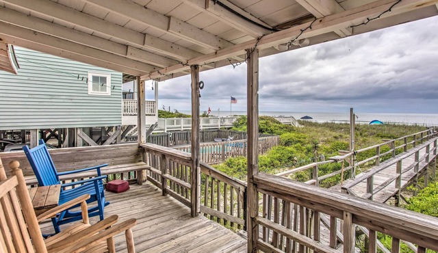 Rustic Beachfront Cottage w/Deck & Boardwalk