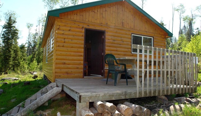 Rustic Log Cabin Rental for Six on D'Alton Lake in Thunder Bay, Ontario