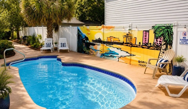Saltwater Pool, Large Dog Friendly, Steps to the beach!