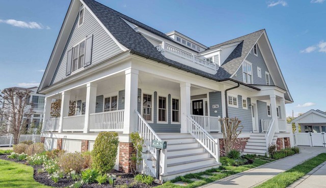 Saltwater Splendor 5 Bedroom Retreat, with Pool