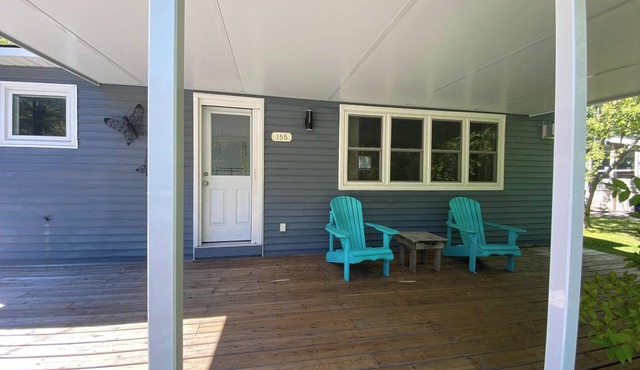 Sauble Beach Birchwood Cottage 5 min walk to the beach & 10 min walk to strip