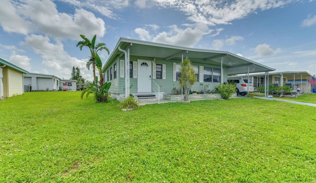 Screened Porch & Community Perks: Home in Ellenton