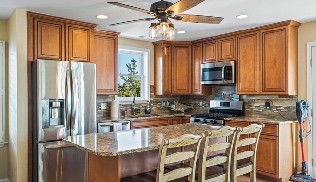 Seas the Moment - 1 Blk to Ortley Beach - Private Balcony & Patio - 6 Bed, 3 BR