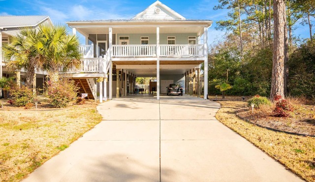 Seaside Escape-3 bedroom,dog friendly,walk to beach,fenced yard,screened porch.
