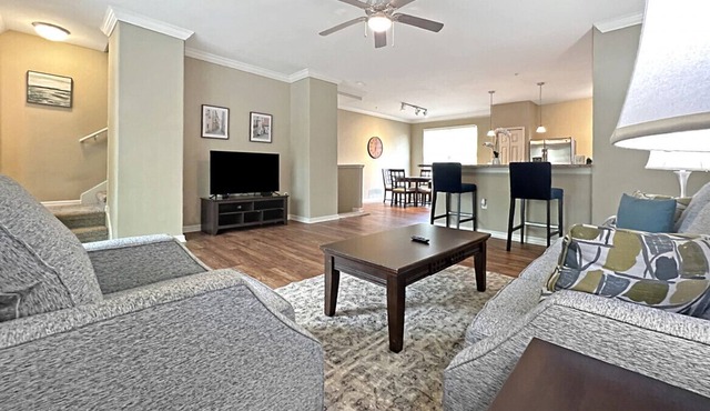 Secluded Townhouse in North Tampa, 2-Car Garage