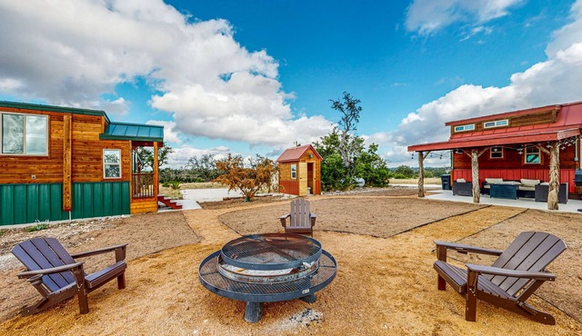 Serene cabins with full kitchens, AC + free wifi
