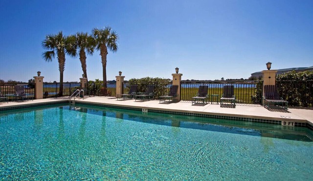 Serene Lakefront Getaway King Studio Gym & Pool