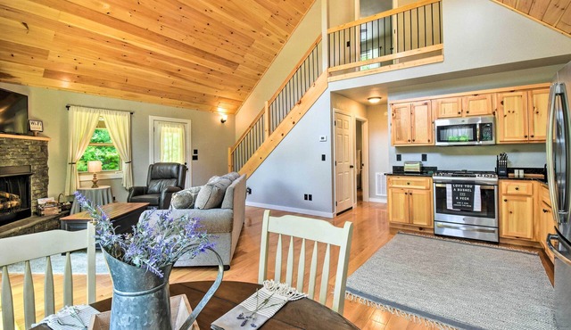 Serene Mountain Cabin: Hike, Raft + Sightsee!