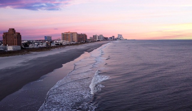 Serenity at the Shore! 2.5 Blocks to Beach, 1/2 Block to Bay!