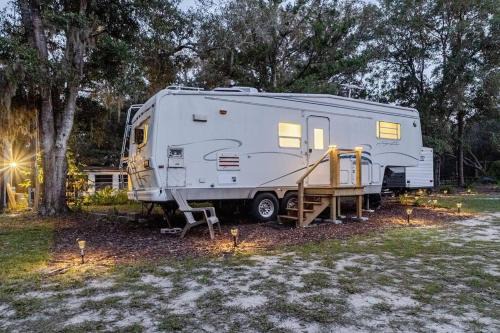 Shaanti Living Cozy Private Camper 2