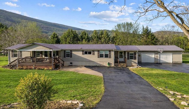 Single-level, River Access, Fire Pit & Game Room