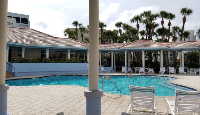 🐬 🐬SKIP THE CROWDS , HIT THE BEACH🏖 Walk to POOL, BEACH, amenities Plus