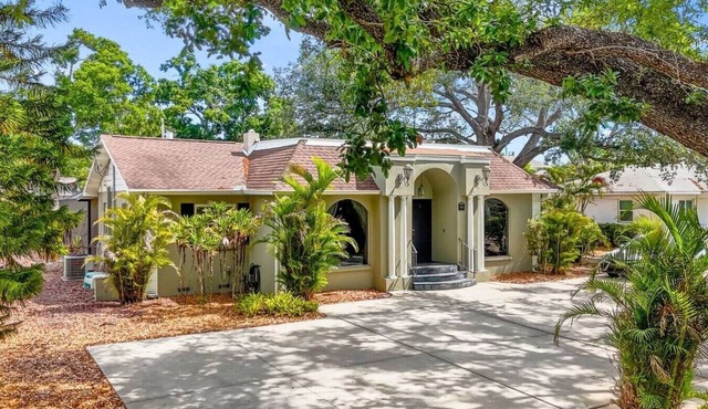 South Tampa Townhome with Pool and FiOS Internet