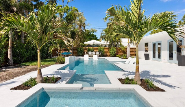 Southside Bungalow with Pool, Spa & Putting Green