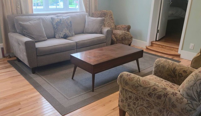 Spacious 3BR Family Home Near NYC – Private Backyard, BBQ and Free Parking