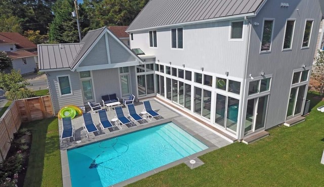 Spacious 5BR Home w/Pool, Walk to Beach & Rehoboth Ave Fun!