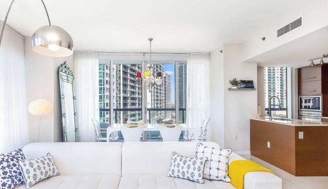 Spacious Brickell Suite Steps from Riverwalk
