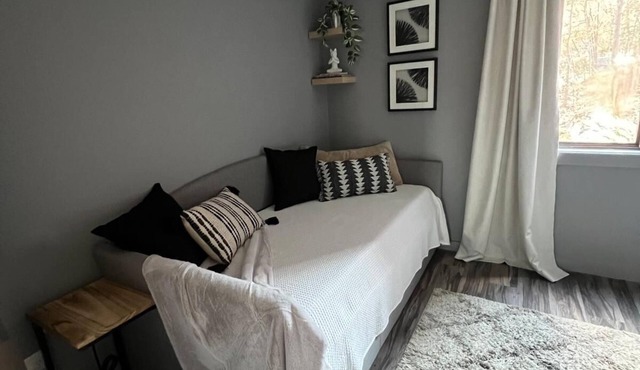 Spacious & Comfy Gem: Mins to Slopes, Arcade, Pkg!