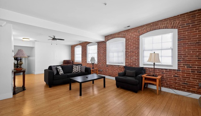 Spacious Downtown 2BR | Near Harbor & Stadiums