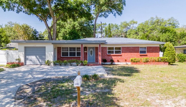 Spacious Family Home Near Hospitals, USF, & Parks
