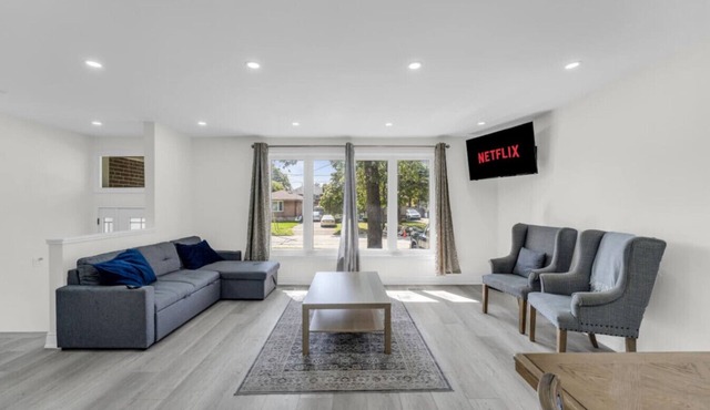 Spacious home with 6 Beds