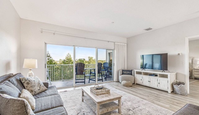 Spacious Intracoastal Condo | 3 min walk to beach!
