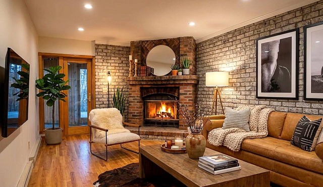 Spacious King Suite · Full Kitchen · Dining · Fireplace · Private Deck ·Sleeps 4