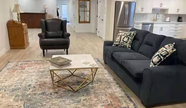 Spacious, modern executive suite with free parking and wifi