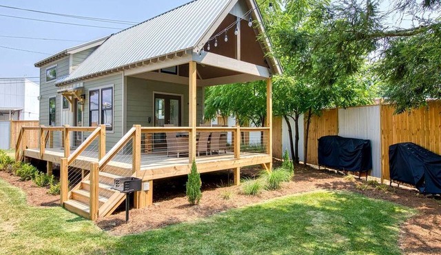 Spectacular Lofted Tiny House with Jacuzzi and Deck in North Carolina
