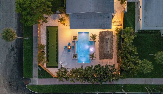 St. Armands Oasis | Pool, Tiki & Putting Green