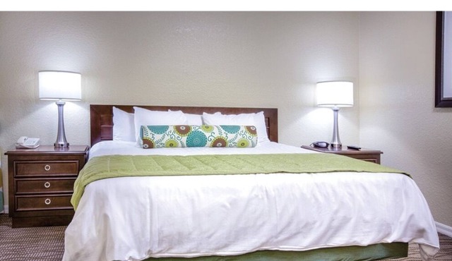 star island 2 bedroom located within minutes of Disney!!