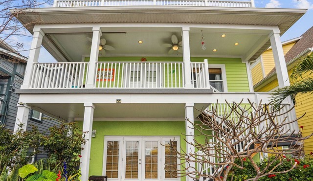 Stay for Winter! ⭐Private 4BR Home-Water Views-2 Private Balconies-Walking Dista