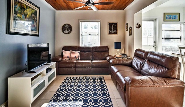 Steps to Beach, Cabana: Indian Shores Cottage