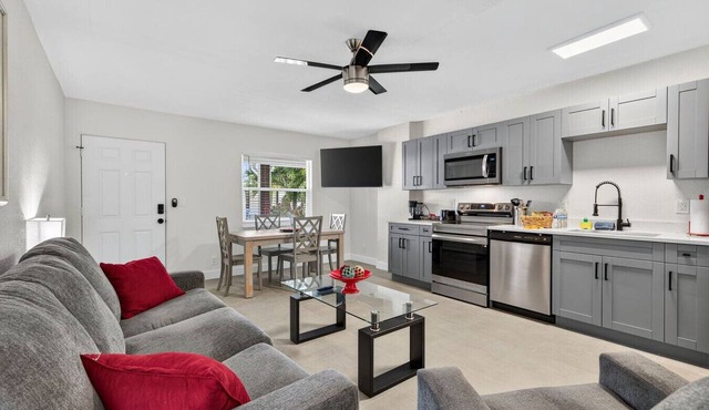 🌅 Steps to Madeira Beach Modern 1BR w/Courtyard & Grill🌴