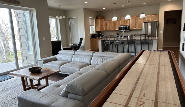 Stillwater Riverfront Home, Close to the Beartooths, Fish from your door - Peace in Absarokee