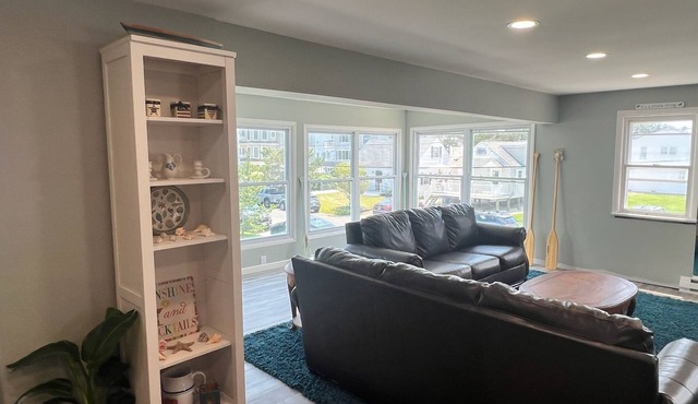 Strathmere Shore house- 3-bedrooms with ocean views