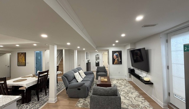 Studio 8848 - 3 Bedroom Basement Apartment - Oasis in Suburban